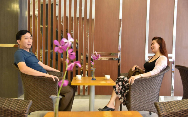Paragon Central Hotel & Sky Bar