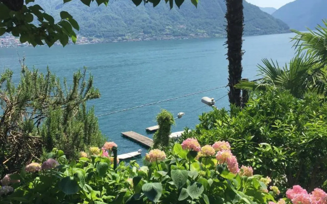 Ca' Bianca Como lake house