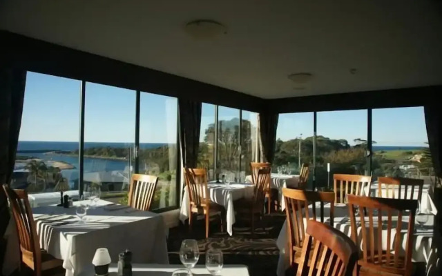 Whale Motor Inn and Restaurant