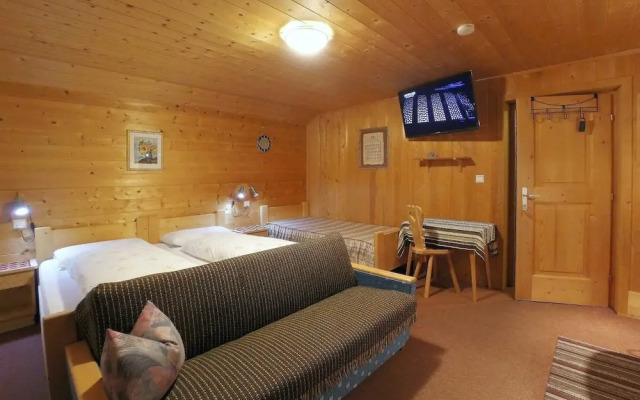 Modern Chalet in Bressanone with Balcony