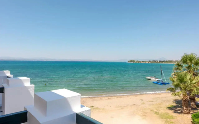 Beachfront Modern Apartment