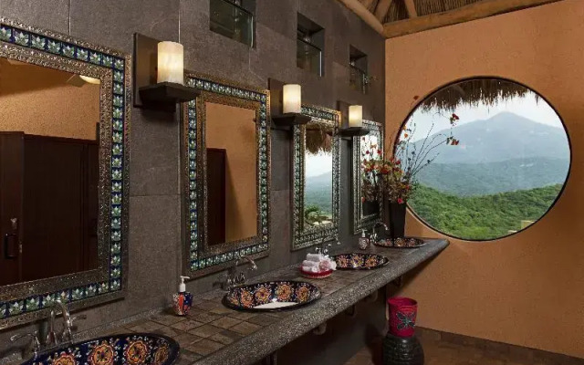 El Corazón Resort