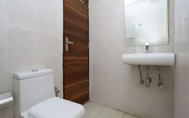 OYO 14746 Delhi Residency