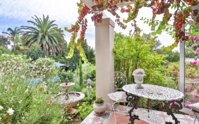 Three Oaks Bed  Breakfast