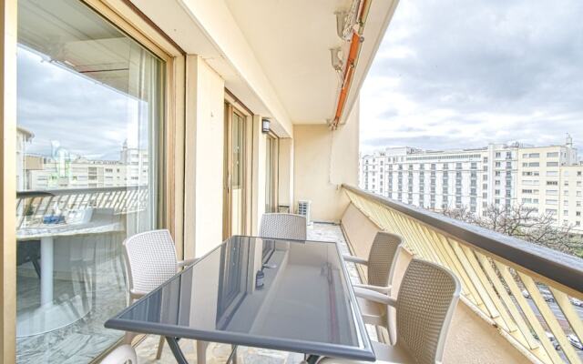 Bright Apartment near Croisette with terrace and parking by GuestReady