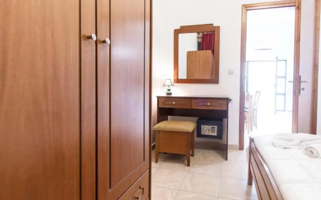 Agarathos Traditional Rooms With Pool