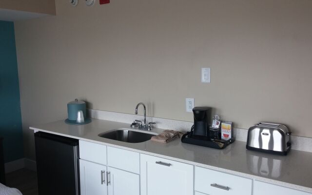 Commander Hotel & Suites