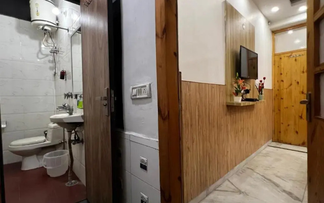 Divine Inn Hotel Rajouri Gardan