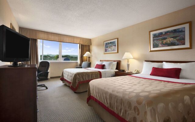 HomeTowne Studios by Red Roof & Conference Center Cortland