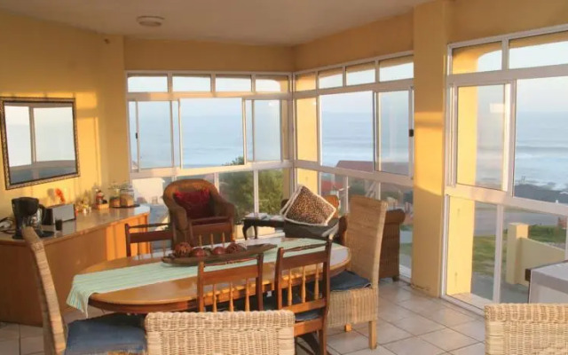 Big Blue Beach Lodge