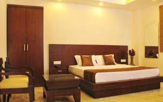 FabHotel Karol Bagh Main Market