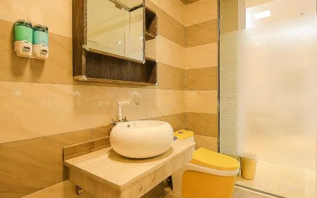 Qimeng Hotel (Haikou Qilou Old Street Binhai Avenue)