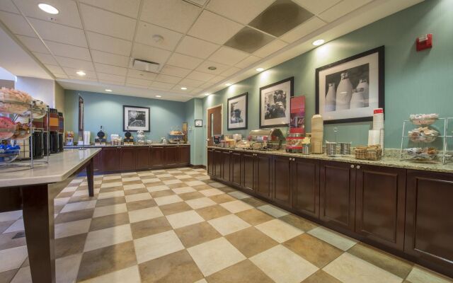 Hampton Inn & Suites Atlanta Airport West/Camp Creek Pkwy