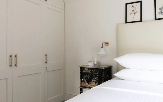 Tite Street IX by Onefinestay