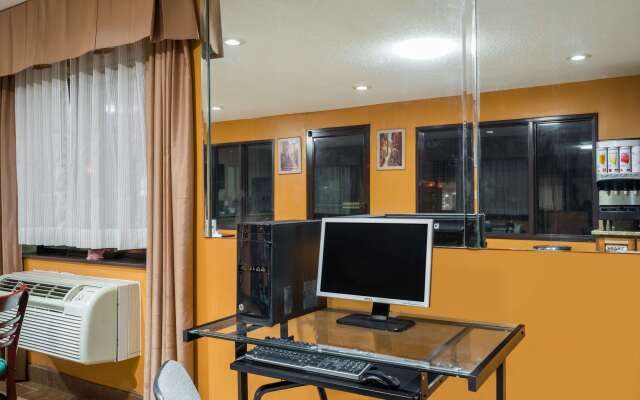 Super 8 by Wyndham Campbellsville KY