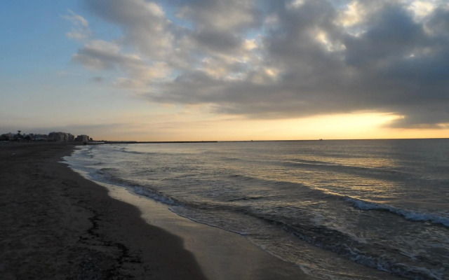 Casa con jardín frente Playa de Burriana