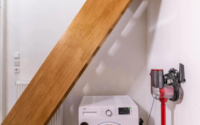 Petralona's Green House