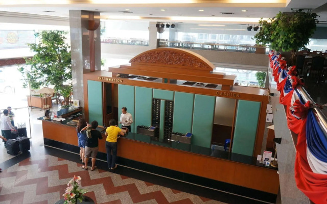 Siam Center Halal Hotel