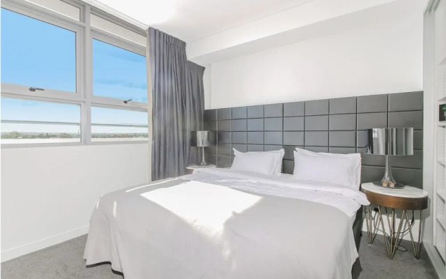 1 Bedroom Modern Apartment in Chatswood