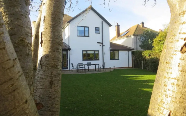 Seaside Retreat Superb Quality Family House