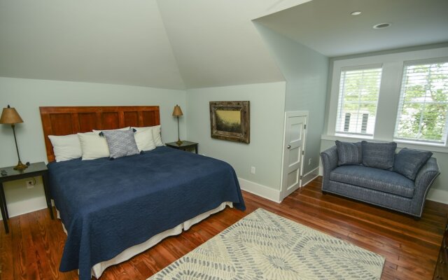 607 Bay Luxurious Guest Rooms