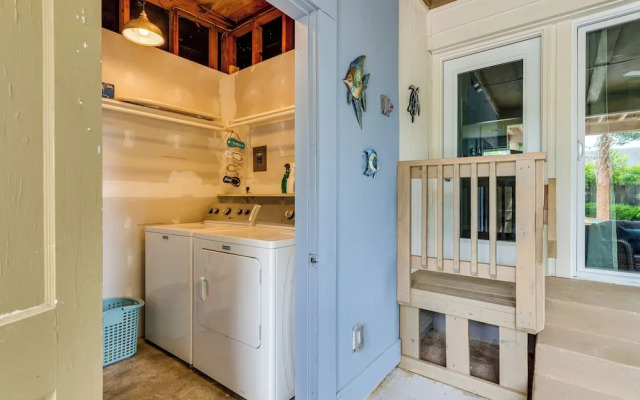 Pet-friendly Pensacola Home w/ Sunny Backyard!