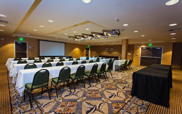 Holiday Inn Express & Suites Sacramento NE Cal Expo by IHG