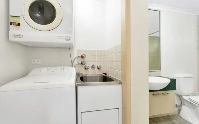 Beachfront Bliss 3-bedroom Apartment with Sea View 4