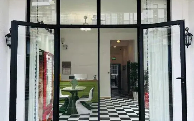 Sanya Yantana Travel Rental Store