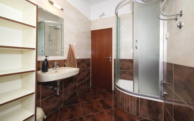 Awesome Home in Kastel Kambelovac With Wifi and 3 Bedrooms