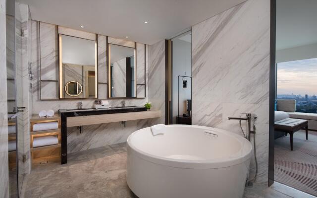 Crowne Plaza Foshan Nanhai-an IHG Hotel-Guangzhou South Railway Station Free Shuttle Bus