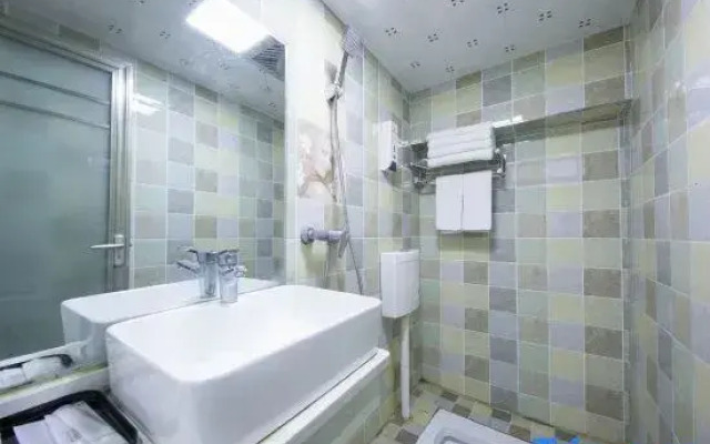 Shengbai Theme Hotel (Jiangbei Airport Branch)