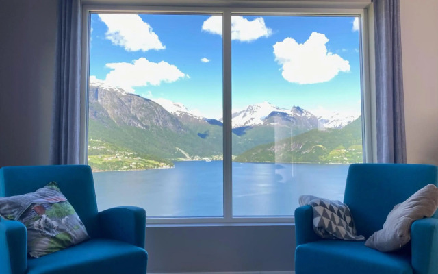 Olden Fjordhotel