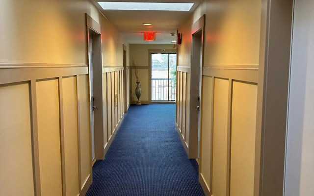 Canadian Inn