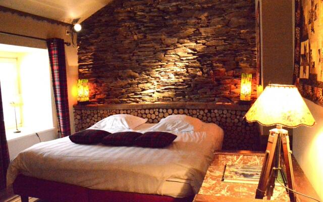 Charming Holiday Home In Bièvre With Sauna