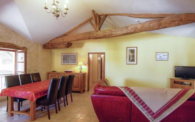 Luxorious Mansion in Saint-Preuil with Sauna