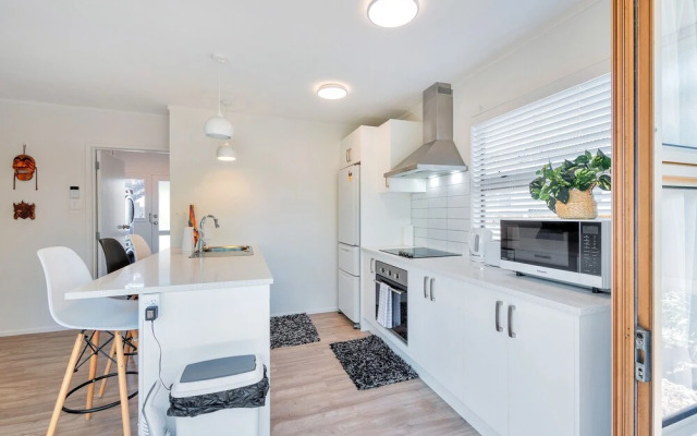 Bright 3 Bedroom near St Lukes Mall 3