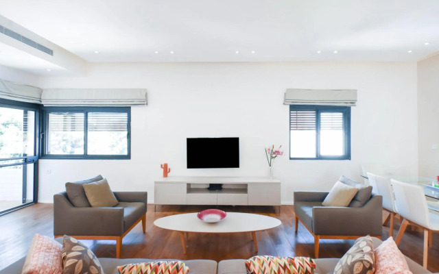 Serene 2BR in Dizengoff Square by HolyGuest