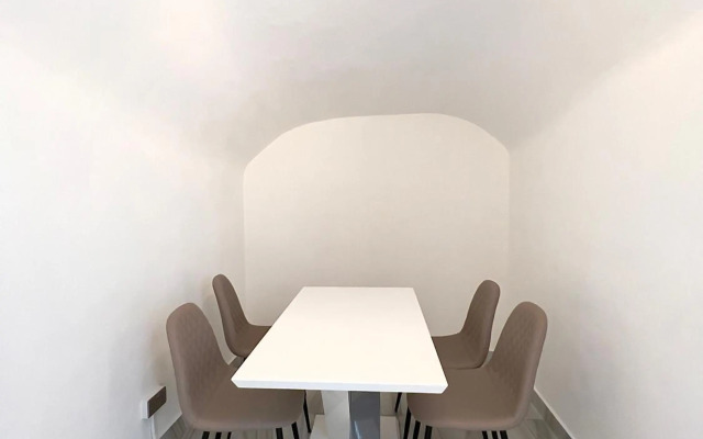 Spacious Two Bedroom Apartment in Westminster