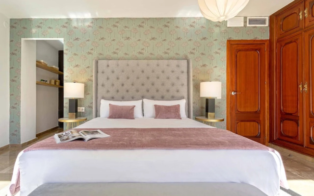 Luxury Apartment in City Center. Puerta Real II