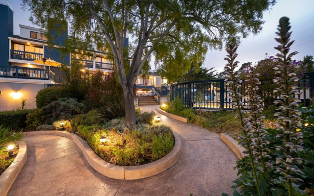 Mariposa Inn & Suites