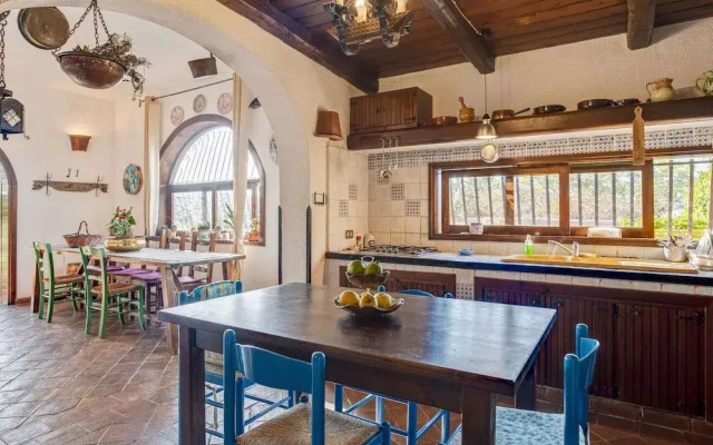 Belvilla by OYO Charming Villa With Roof Terrace