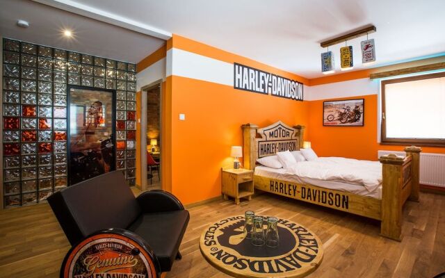 Retro Hotel Garage