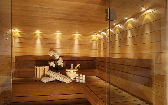 Private Spa LUX with Whirlpool and Sauna in Zurich