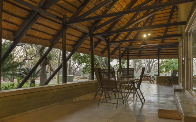 Kingfisher Creek Safari Lodge