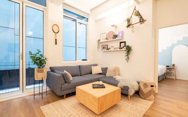 Beautiful 1 Bedroom Apartment Next to Southern Cross Station