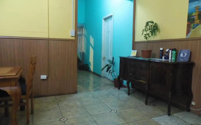 Hostal Tricontinental