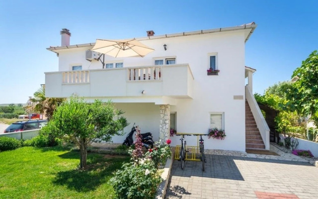 San - Comfortable and Great Location - A2