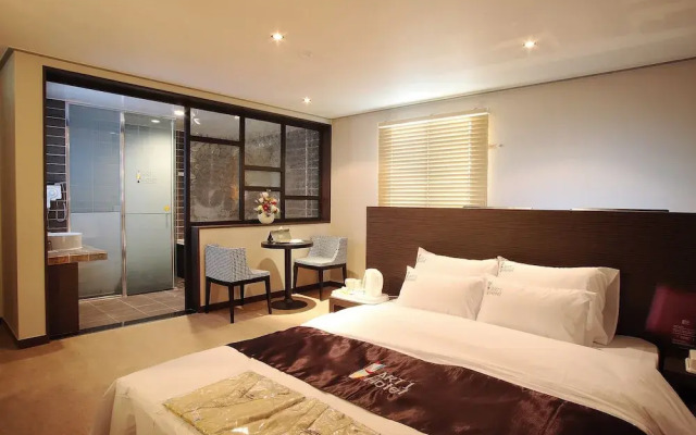 Art 1 Hotel