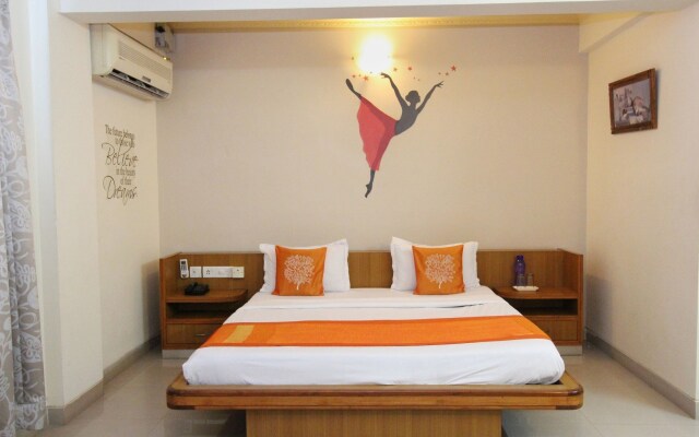 OYO Flagship 8252 Aayush Corporate Stays